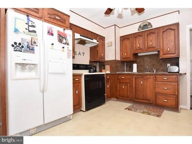 253 Vanneman Blvd, Paulsboro, NJ 08066 - photo 3