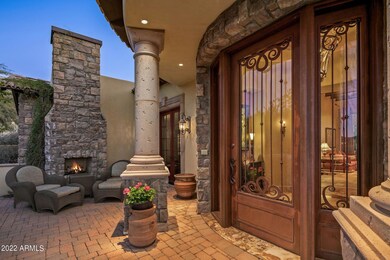6-web-or-mls-Front Court Yard