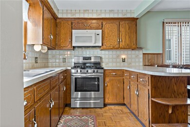 40 Bourne St, Bristol, RI 02809 - photo 5