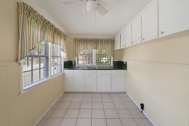 113 W Juniper St, Andrews, SC 29510 - photo 5