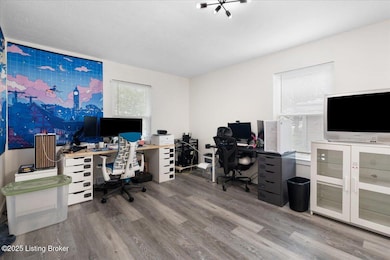 812 Castlewood Dr