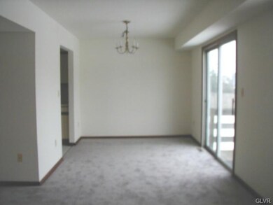 867 Maryland Ct, Whitehall, PA 18052 - photo 3