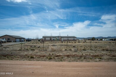 1055 W Lingor Ln, Paulden, AZ 86334 - photo 2