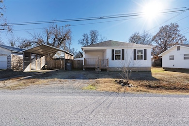 525 W Clay St, Chouteau, OK 74337 - photo 2