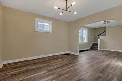 85 Schultz Living Room 2