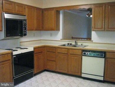 9322 Breamore Ct, Laurel, MD 20723 - photo 6