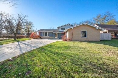 1503 Apache Dr, Naperville, IL 60563 - photo 2