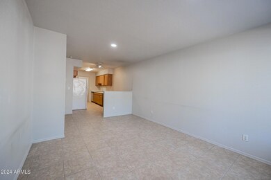 2807 E Capri Cir unit 3, Mesa, AZ 85204 - photo 5