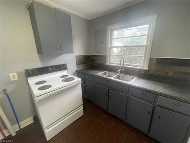 222 Holderby St, Reidsville, NC 27320 - photo 3