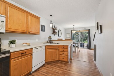 Light & Bright Kitchen w/ New Floors