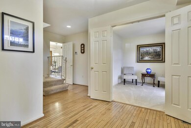 20328 Pleasant Ridge Dr, Montgomery Village, MD 20886 - photo 3