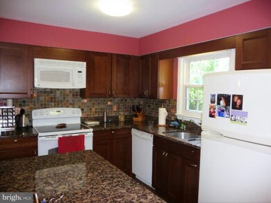 9531 Poplar Leaf Ct, Fairfax, VA 22031 - photo 3