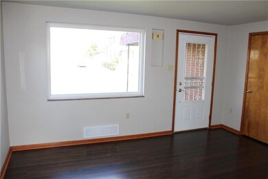 WELCOME TO THE LIGHT AND BRIGHT LIVING ROOM THRU T