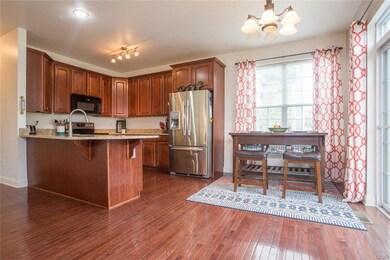 880 Garden Ct, Easton, PA 18040 - photo 4