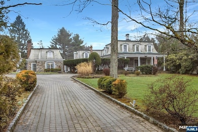 136 Chestnut Ridge Rd, Saddle River, NJ 07458 - photo 4