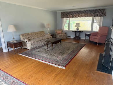 8 Nelson Place, Fairfield, CT 06825 - photo 2