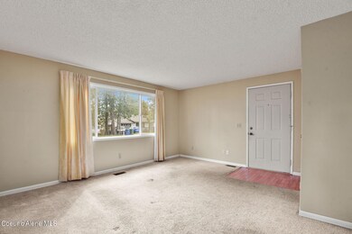 4-web-or-mls-Living-Room