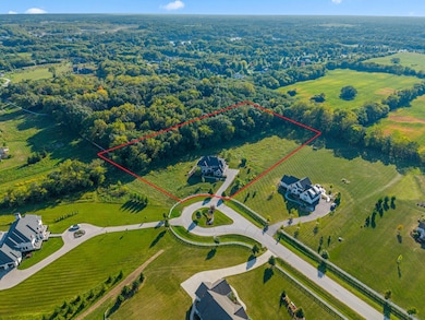 W339S271 Foxtail Ct, Delafield, WI 53018 - photo 2