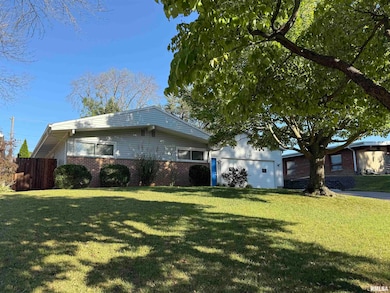 707 Edgewood Dr, Quincy, IL 62301 - photo 2