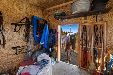 Saddle racks convey