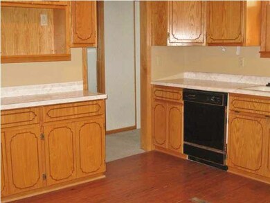 Generous kitchen cabinets