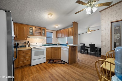 1802 E Campo Bello Dr unit 117, Phoenix, AZ 85022 - photo 2