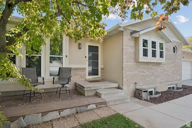 1891 Orchard View Cir, South Jordan, UT 84095 - photo 3