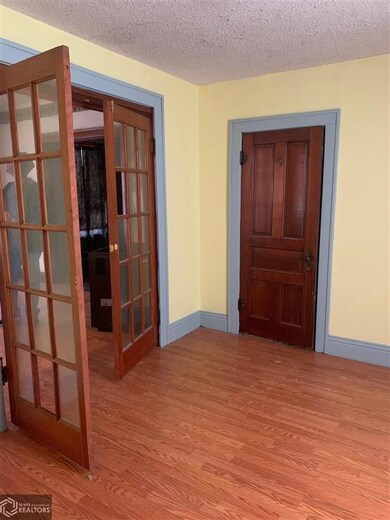 109 N Center St, Shenandoah, IA 51601 - photo 5