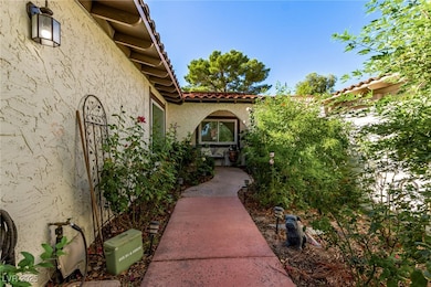 2216 Plaza Del Robles, Las Vegas, NV 89102 - photo 2