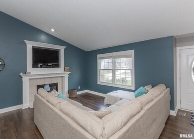 2205 W 57th St, Davenport, IA 52806 - photo 4