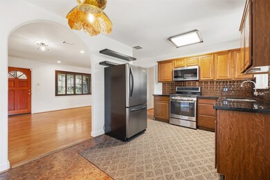 2215 Chantilly Ln, Houston, TX 77018 - photo 5