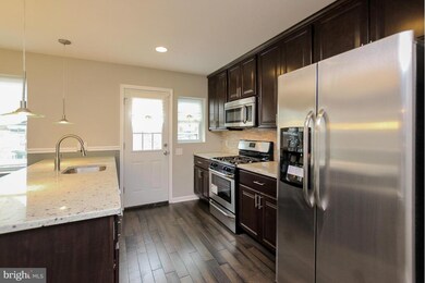 833 Lyndhurst St, Baltimore, MD 21229 - photo 2