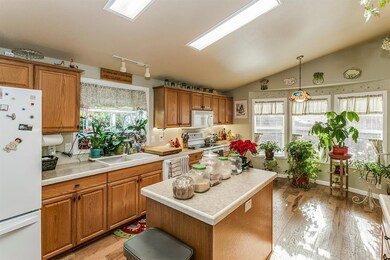 210 NW Creekside Dr, Grants Pass, OR 97526 - photo 2