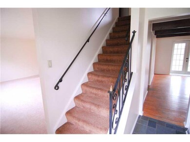 Entry/Foyer.