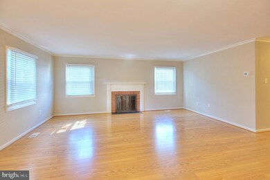 12102 Mackell Ln, Bowie, MD 20715 - photo 5