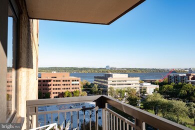 Port Royal unit 1008, Alexandria, VA 22314 - photo 2