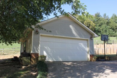 Detached 2 Car Garage 