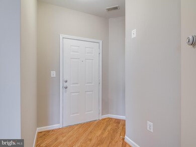 42496 Mayflower Terrace unit 203, Ashburn, VA 20148 - photo 4