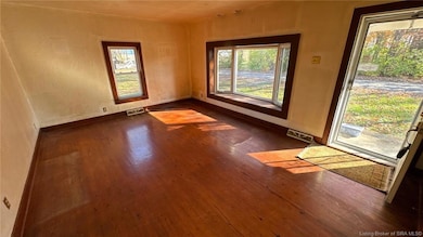 1076 S Indiana Ave, Sellersburg, IN 47172 - photo 5