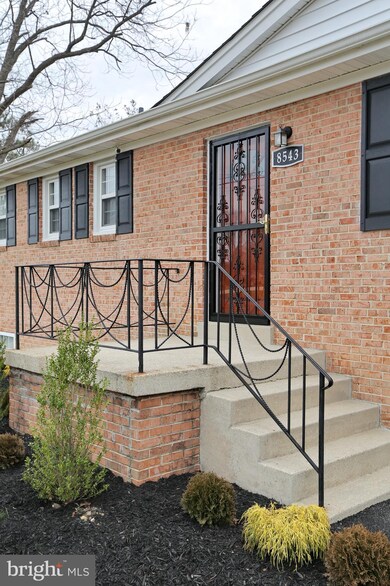 8543 Cardinal Ln, White Plains, MD 20695 - photo 3