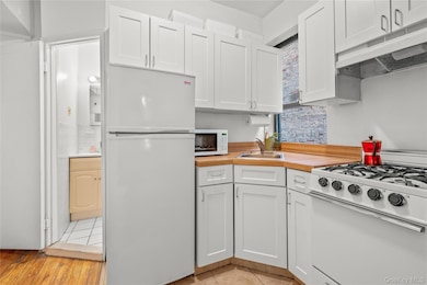 204 W 10th St unit 7, New York, NY 10014 - photo 7