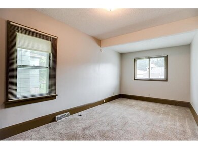 3859-Dupont-Ave-011
