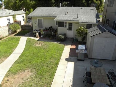 nice large grassy area between Front House and Apa