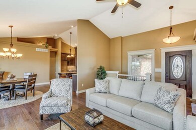 Vaulted ceilings, great light fixtures.