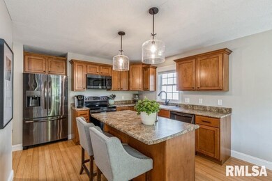 3044 W 34th St, Davenport, IA 52806 - photo 4