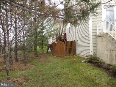 2451 Fox Stream Ln, Herndon, VA 20171 - photo 3