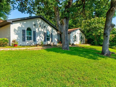 505 Holder Dr, Hurst, TX 76053 - photo 5