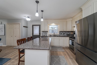 112 Sabra Ct, Saint Paul, MN 55124 - photo 4