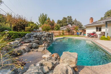 3728SuzanneWay-MLS-30