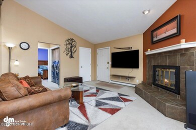 04-Living Room-DW-7981